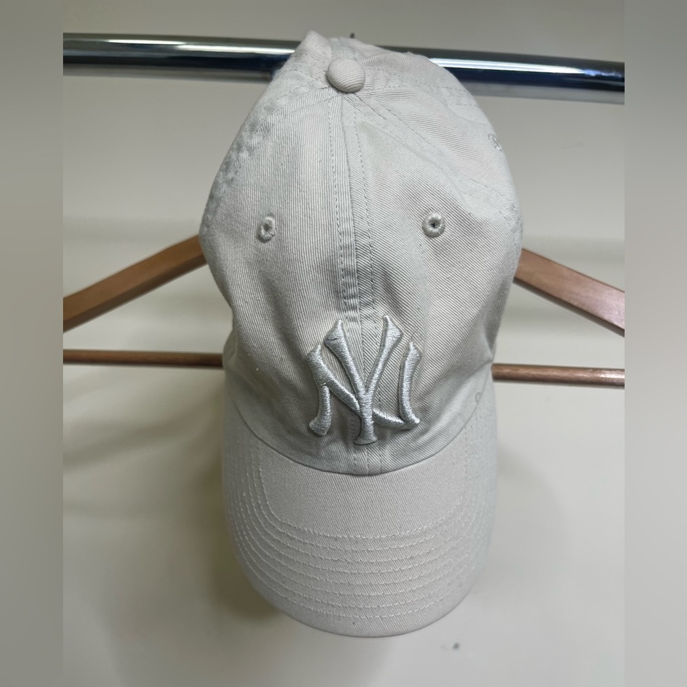 New York Yankee Strap Hat